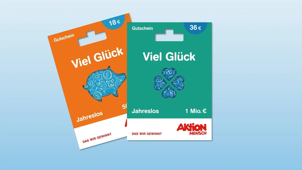 Abbildung von zwei Jahreslos-Gutscheinen. Ein Gutschein mit einem Glücksschwein darauf und der andere mit einem vierblättrigen Kleeblatt.