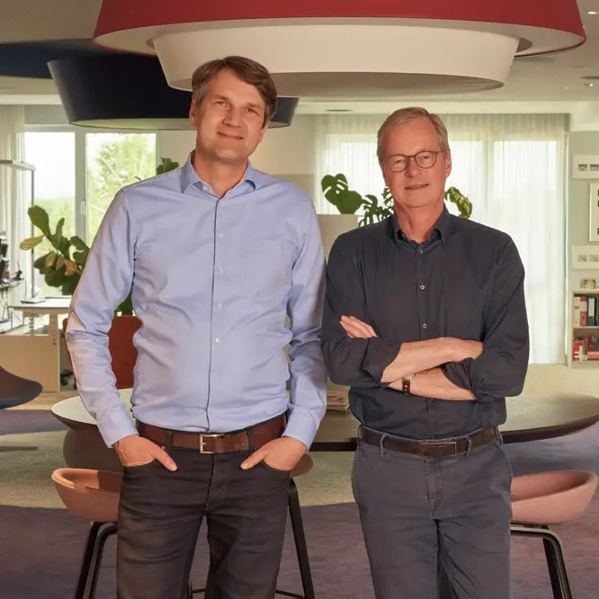 Gruppenbild von Armin von Buttlar und Björn Schneider.