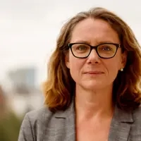 Ein Porträtfoto von Kara Zumbrink.