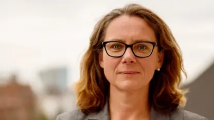 Ein Porträtfoto von Kara Zumbrink.