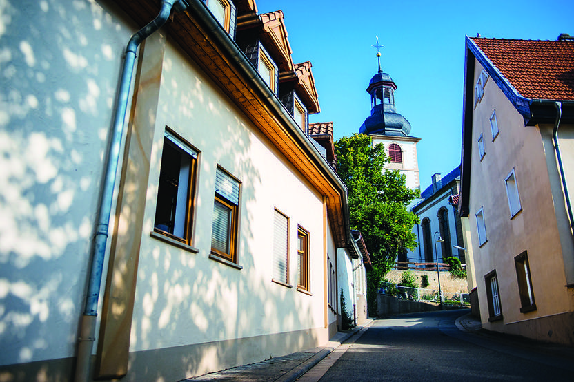 Eine Häuserzeile in Nieder-Olm