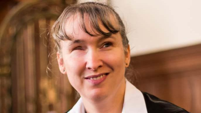 Eine blinde Richterin im Porträt